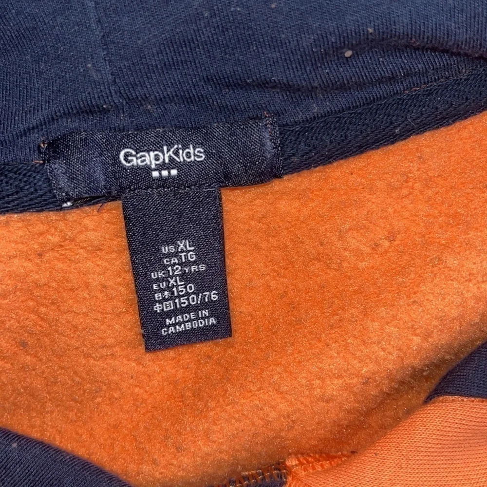 That’s a nice hoodie gap XL Orange and navy blue good conditions